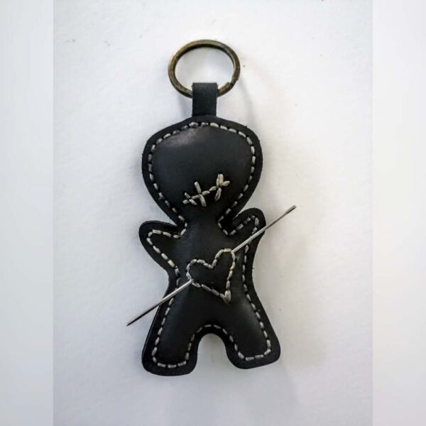 Fuyu – Tilla Leather Craft [Hakiki Deri, El Yapımı] Vudu Bebek Anahtarlık