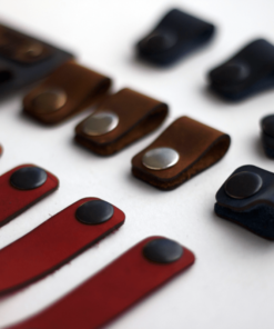 Tilla Leather Craft - Kenzan – Tilla Leather Craft [Hakiki Deri, El Yapımı, Çoklu Set] 4’lü Kablo Toplayıcı | Hakiki Deri El Yapımı Aksesuar, Dekorasyon, Erkek, Genel, Kadın