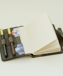 Tilla Leather Craft - Tatsuo – Tilla Leather Craft [Hakiki Deri, El Yapımı, A6, Kişiselleştirilebilir] Not Defteri Kılıfı | Hakiki Deri El Yapımı Ajanda, Aksesuar, Erkek, Genel, Kadın