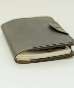 Tilla Leather Craft - Tatsuo – Tilla Leather Craft [Hakiki Deri, El Yapımı, A6, Kişiselleştirilebilir] Not Defteri Kılıfı | Hakiki Deri El Yapımı Ajanda, Aksesuar, Erkek, Genel, Kadın