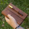 Ryuji – Tilla Leather Craft [Hakiki Deri, El Yapımı, A6, Kişiselleştirilebilir] Not Defteri Kılıfı
