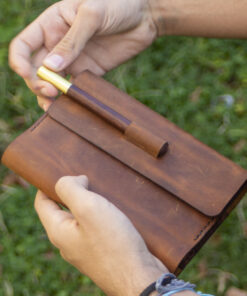 Tilla Leather Craft - Ryuji – Tilla Leather Craft [Hakiki Deri, El Yapımı, A6, Kişiselleştirilebilir] Not Defteri Kılıfı | Hakiki Deri El Yapımı Ajanda, Genel