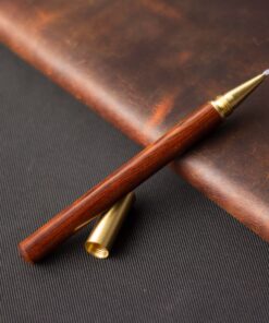 Tilla Leather Craft - Kiyoshi – Tilla Leather Craft [Unisex, Pirinç Kapaklı Ahşap Kalem, 0.5 mm Uç, Siyah Mürekkep] – İmza Kalemi | Hakiki Deri El Yapımı Aksesuar, Erkek, Genel, Kadın