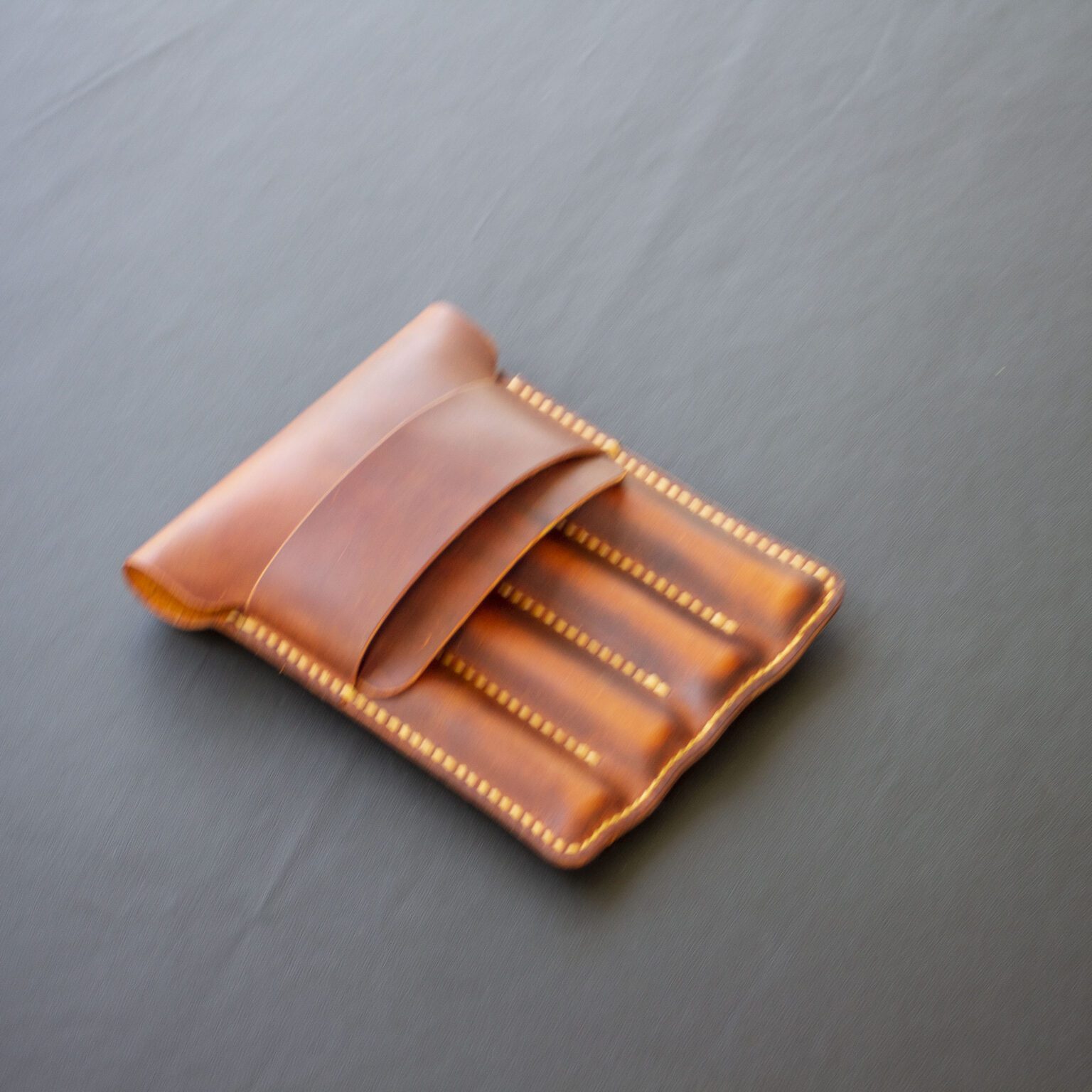 Tilla Leather Craft - Sora – Tilla Leather Craft (Unisex, Hakiki Crazy Horse Deri, 4 Bölmeli, El Yapımı] Kalemlik | Hakiki Deri El Yapımı Aksesuar, Erkek, Genel, Kadın, Kalemlik