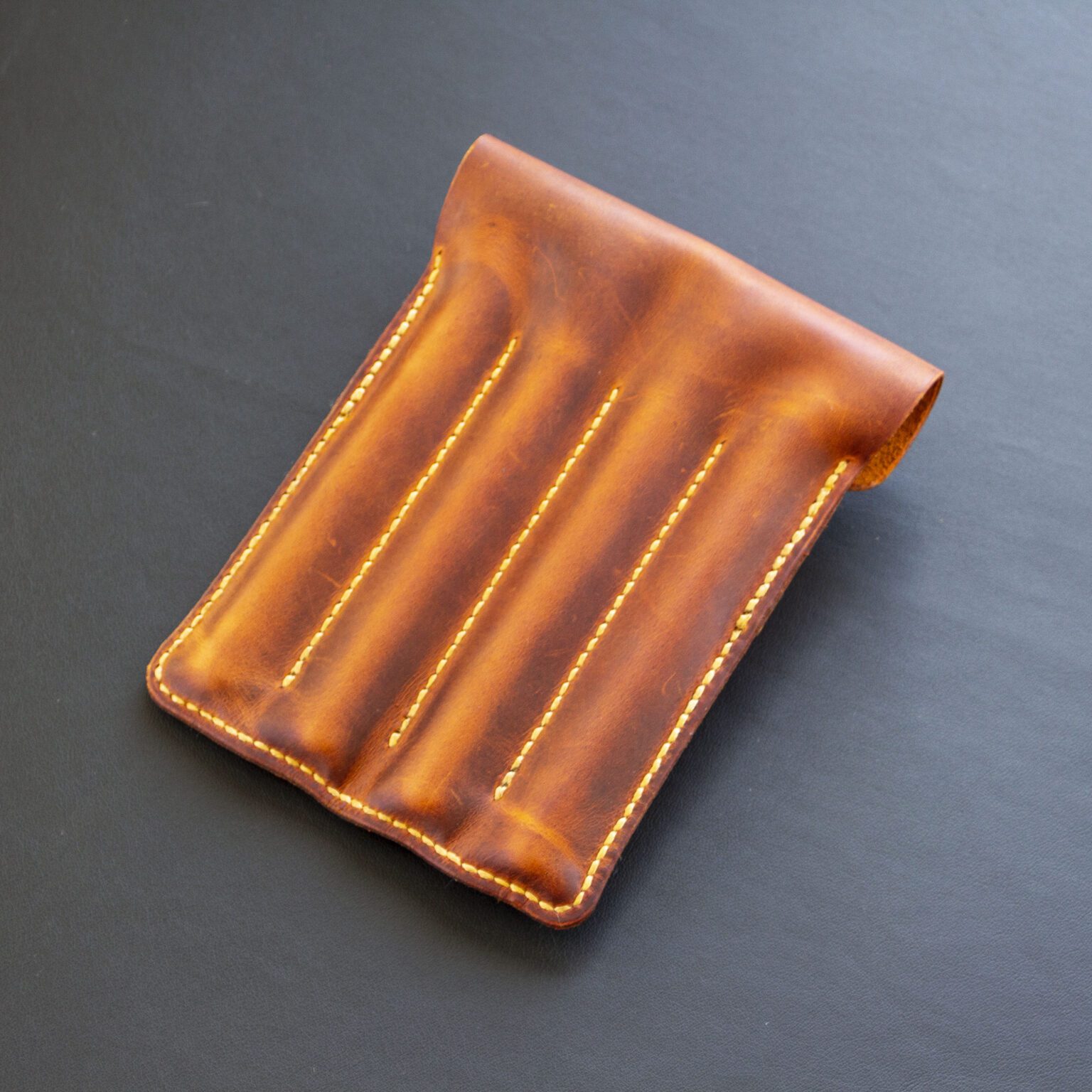Tilla Leather Craft - Sora – Tilla Leather Craft (Unisex, Hakiki Crazy Horse Deri, 4 Bölmeli, El Yapımı] Kalemlik | Hakiki Deri El Yapımı Aksesuar, Erkek, Genel, Kadın, Kalemlik