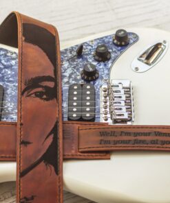 Tilla Leather Craft - Ritsu – Tilla Leather Craft [Hakiki Crazy Horse Deri, Kişiselleştirilebilir, El Yapımı] Gitar Askısı | Hakiki Deri El Yapımı Aksesuar, Dekorasyon, Erkek, Genel, Kadın