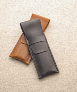Akio – Tilla Leather Craft [Hakiki Crazy Horse Deri Kalemlik, El Yapımı, Özelleştirilebilir] Kalemlik