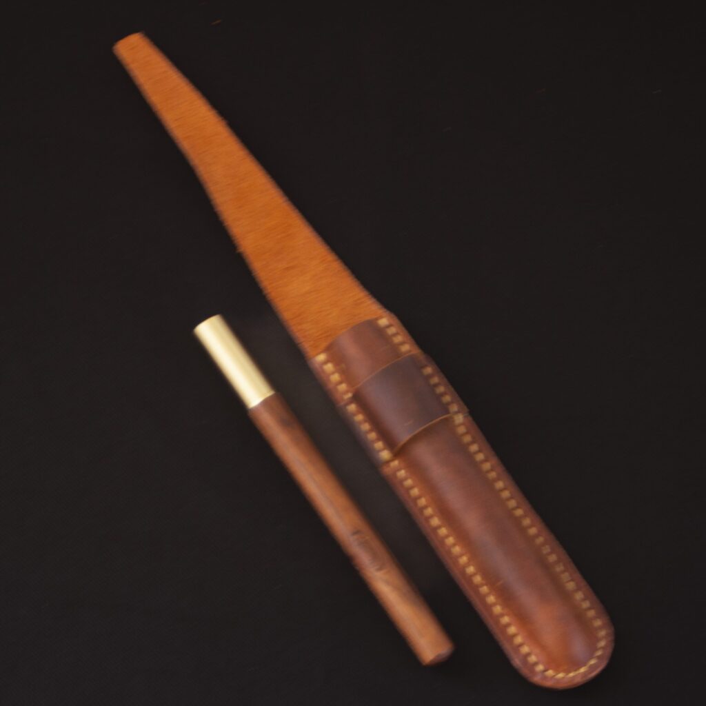 Tilla Leather Craft - Kizuna – Tilla Leather Craft (Unisex, Hakiki Crazy Horse Deri, Tek Bölmeli Kalemlik) | Hakiki Deri El Yapımı Aksesuar, Erkek, Genel, Kadın, Kalemlik