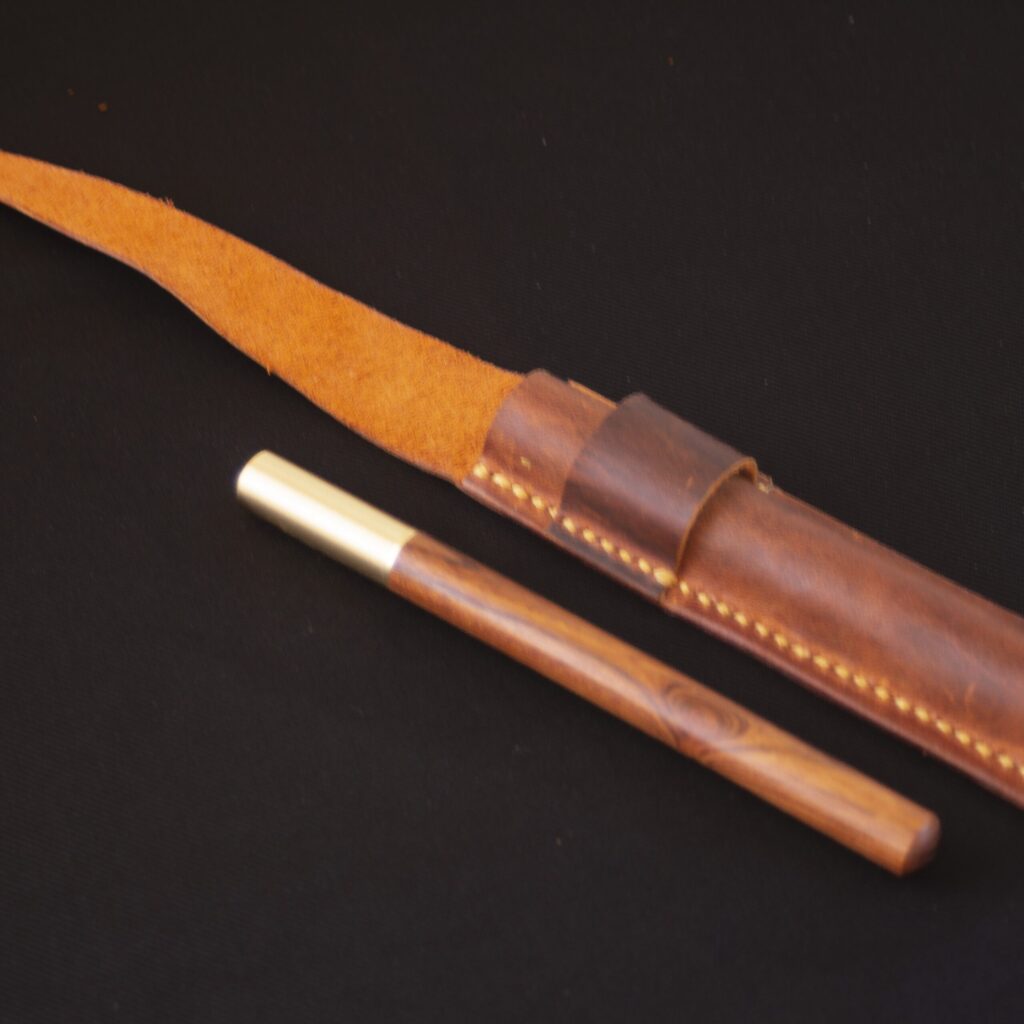 Tilla Leather Craft - Kizuna – Tilla Leather Craft (Unisex, Hakiki Crazy Horse Deri, Tek Bölmeli Kalemlik) | Hakiki Deri El Yapımı Aksesuar, Erkek, Genel, Kadın, Kalemlik