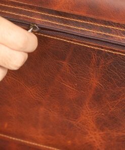 Tilla Leather Craft - Yuuga – Tilla Leather Craft (Unisex, Yastıklı Omuz Askısı, El yapımı Frisco Camel Hakiki Deri 13″ Laptop / Evrak Çantası) | Hakiki Deri El Yapımı Çanta, Erkek, Genel, Kadın