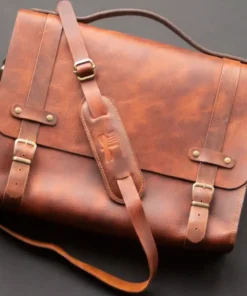 Tilla Leather Craft - Yuuga – Tilla Leather Craft (Unisex, Yastıklı Omuz Askısı, El yapımı Frisco Camel Hakiki Deri 13″ Laptop / Evrak Çantası) | Hakiki Deri El Yapımı Çanta, Erkek, Genel, Kadın